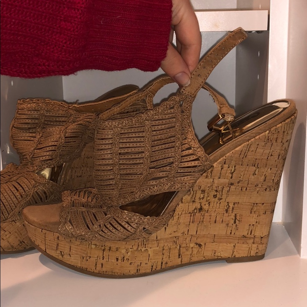 super cute tan wedges